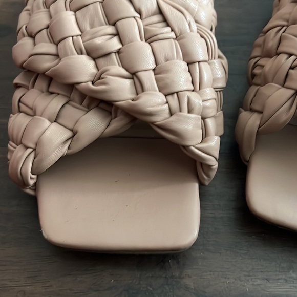 SLIDES - Picture 4 of 7